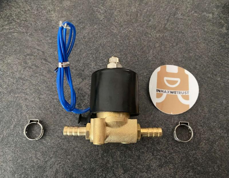 Ignition powered oil feed solenoid
